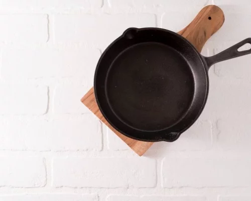 The Advantages and Disadvantages of Cast Iron Cookware